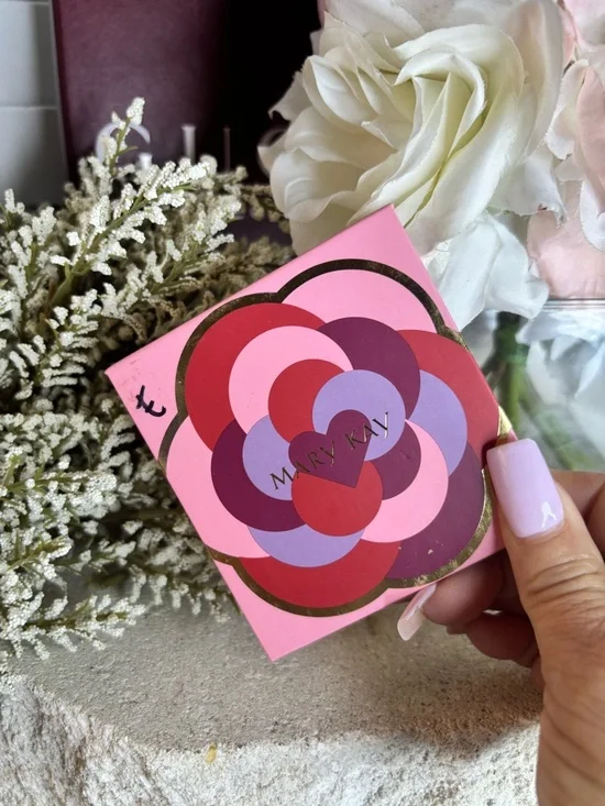 NWOB - Mary Kay - Eyeshadow Palette - Picture 2 of 2